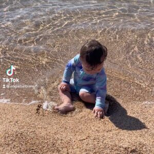 Ángeles Balbiani Instagram - Les comparto mi día en San Pol de Mar.