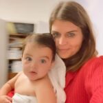 Ángeles Balbiani Instagram - Somos fanáticos de la hora del baño. Dejamos atrás un día de plaza y juegos y nos encaminamos para ir a dormir. Elegimos productos estrella. No solo el shampoo y el acondicionador sino los pañales, las toallitas y los ya conocidos algodones!