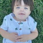 Ángeles Balbiani Instagram - Plaza, frutillas y ellos dos.