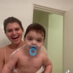 Ángeles Balbiani Instagram - Dicen que la rutina es la madre de todas las madres. Y cuando llega la hora del baño, esta es la nuestra. Siempre de l mano de @productosestrella
