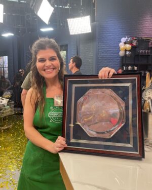 Ángeles Balbiani Instagram - Increíble pero real! Después de 3 meses gané Pasaplatos famosos. Una experiencia divertidisima en la que conocí gente copada y aprendí como nunca los secretos de la cocina!
Gracias @zampinilcarinaok por tu calidez. @barbaritafranco21 por compartirme un rato a Sarah. @pachu_pena por nuestro vínculo inquebrantable (🤣)
@guido_suller, @vivisacconeok, @turco_garcia7 y tantos mas!
Ah! Y una mención especial a los chicos de atrás de camara. Sin ustedes, imposible!
Tu paciencia @juangaffuri te ganaste el cielo!