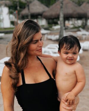 Ángeles Balbiani Instagram - Primer día de vacaciones en Río.  @kachetbikinis