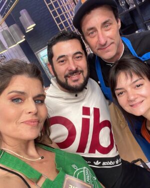 Ángeles Balbiani Instagram - Increíble pero real! Después de 3 meses gané Pasaplatos famosos. Una experiencia divertidisima en la que conocí gente copada y aprendí como nunca los secretos de la cocina!
Gracias @zampinilcarinaok por tu calidez. @barbaritafranco21 por compartirme un rato a Sarah. @pachu_pena por nuestro vínculo inquebrantable (🤣)
@guido_suller, @vivisacconeok, @turco_garcia7 y tantos mas!
Ah! Y una mención especial a los chicos de atrás de camara. Sin ustedes, imposible!
Tu paciencia @juangaffuri te ganaste el cielo!