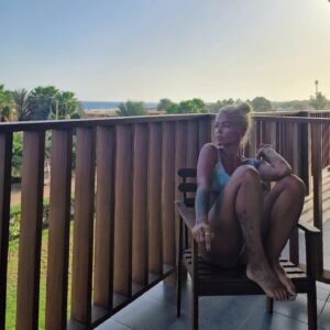 Áurea Instagram - Mentalmente ainda estou aqui🧘🏼
@solferias_operadorturistico 
@oasisatlantico.hotels