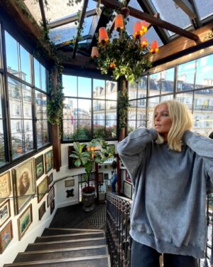 Áurea Instagram - Take me to Paris, she said 💛