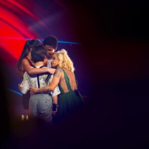 Áurea Instagram - Gala 1.. Que noite cheia de emoções fortes🥺💛 Que os sonhos nos guiem sempre meus meninos @_mariapedro5_ , @vicente_oliveira.ofc e @santiago._.hassam_oficial11 , fiquei tão orgulhosa pelos três💛
Parabéns minha linda @_mariapedro5_ , seguimos em frente!🥰🥰🦸🏼‍♀️ @thevoiceportugal
