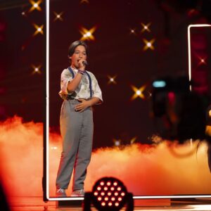 Áurea Instagram - Gala 1.. Que noite cheia de emoções fortes🥺💛 Que os sonhos nos guiem sempre meus meninos @_mariapedro5_ , @vicente_oliveira.ofc e @santiago._.hassam_oficial11 , fiquei tão orgulhosa pelos três💛
Parabéns minha linda @_mariapedro5_ , seguimos em frente!🥰🥰🦸🏼‍♀️ @thevoiceportugal