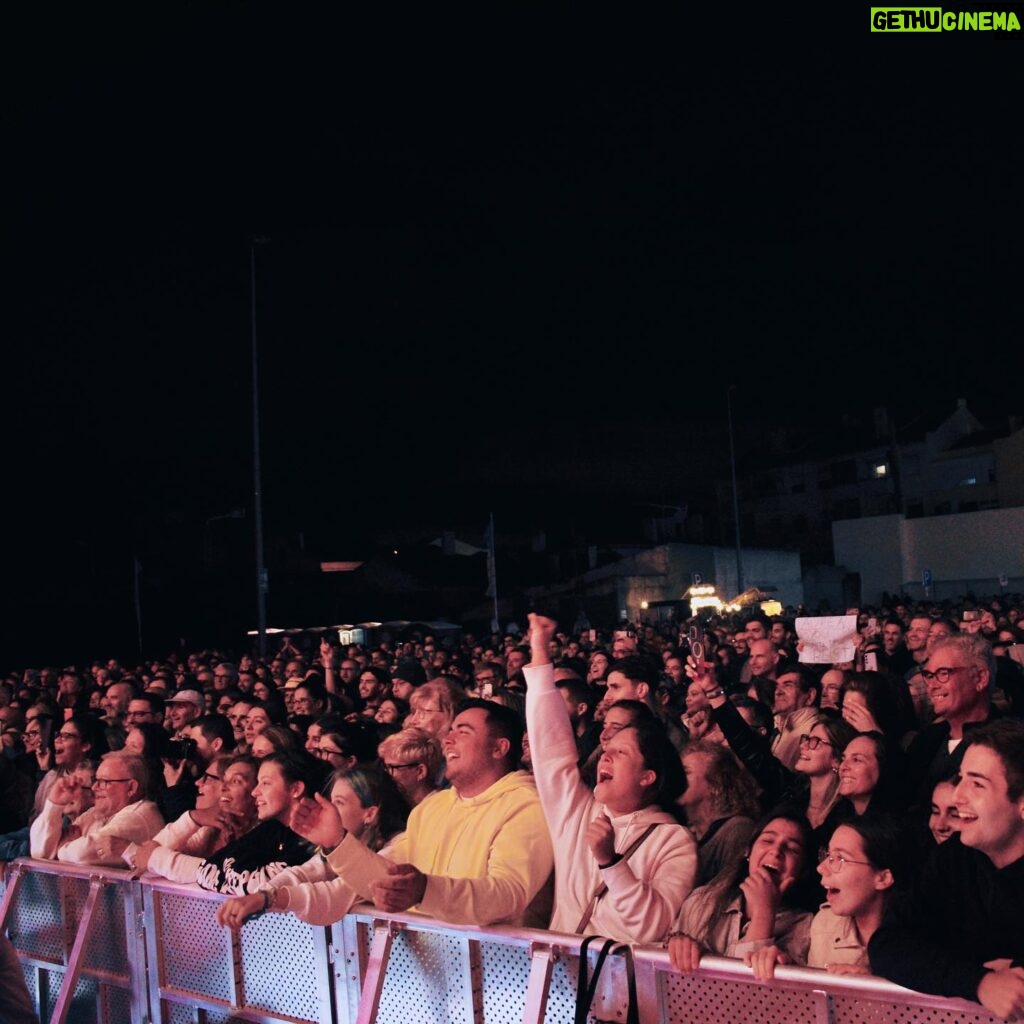 Áurea Instagram - fotografar a Aurea é incrível! 💜 . . . . . . . . . #aurea #loures #lifestyle #photo #photography #music #show