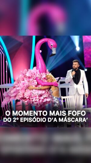 Áurea Instagram - Elegemos este maravilhoso momento, como o momento mais fofo do 2° episódio d’A Máscara’… 🥹🏆

O nosso querido flamingo 🦩 declarou-se à investigadora @aureamusica e teve direito a um abraço muuuuito apertadinho 🥰

#sic #amascara #quartaedicao #novatemporada #apresentador #investigadores #segundoepisodio #misterio #musica #revelacao #amascaraflamingo #abraco #amor