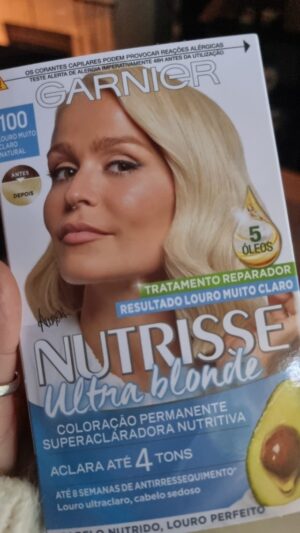 Áurea Instagram - #pub Há alguns anos, na primeira vez que pintei o meu cabelo em casa com o número 100, estava longe de imaginar que um dia ía ter a minha imagem associada à Garnier Nutrisse! É um gosto enorme ser uma das novas embaixadoras desta marca💛💛💛
#UmaCorUnicaComoTu @garnierportugal
