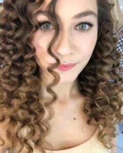 Çağla Özavcı Instagram - 💋 #nofilteryeshighlighter #hattakovaylahighlighter #benharbidenbenmiyim 🧐🤔
