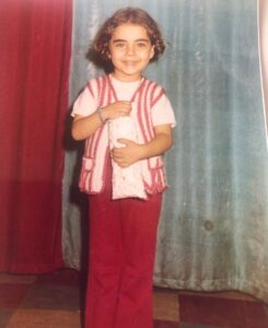 Çiçek Dilligil Instagram - 2024 çocukluğum masumiyetinde olsan ya. Gülümseten, minicik şeylerle mutlu eden, temiz, yalansız- dolansız, çıkarsız, beklentisiz, savaşsız, bereketli, gülen çocuklar, huzurlu, güvenli, samimi, gerçek büyükler.. Devamı hak edenin içinden geçtiği, dilediği gibi olsun 🙏 Son günlerde en sarsıldığım mesele ama olsun, gene de güvenmek istiyorum sana 2024 🙏 Güzel gel.. Biz ailece seni kucaklamaya hazırız ❤️