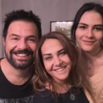 Çiçek Dilligil Instagram - Bu sene evlilik yıldönümümüz ve anneler gününün aynı güne gelmesi ☺️ Bir yanımda 27 seneyi bitirdiğimiz aşkım, diğer yanımda 26 senedir dolu dolu anneliği yaşama sebebim canım ❤️ Şükür sebeplerim 🧿🧿 Ömrünüz, ömrümüz uzun, sağlıklı ve yüzümüzdeki gülücükler gibi içten ve çooookkk mutlu geçsin 🙏🌺