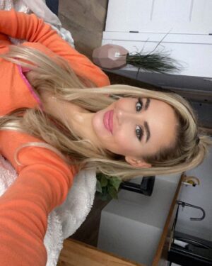 Élodie Routhier Instagram - 🧡