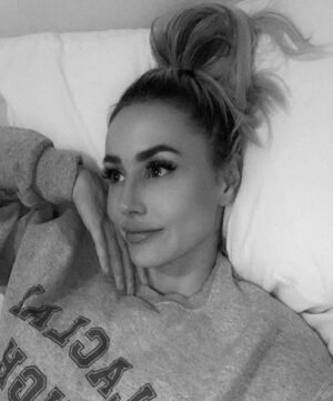 Élodie Routhier Instagram - Well