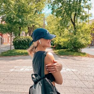 Élodie Routhier Instagram - Agréable journée à toi pi toi et toi