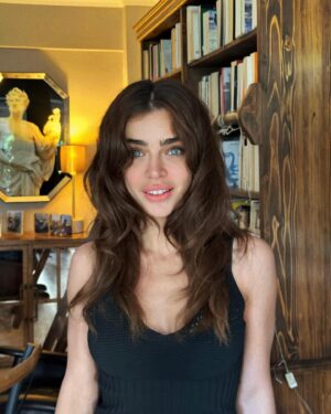 Öykü Çelik Instagram - At home 📸 @semihabezek ❤️
