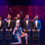 Özge Borak Instagram - Salı akşamı Broadway in İstanbul Vol.2 gösterimiz vardı. Bu proje böyle, sadece tek gösteri. “Tekrarı yok mu?” diyenlere “Vol.3 olabilir” cevabını verebiliyoruz ancak. Seyircinin zevkle izlediği, bizim şevkle şarkı söyleyip, dans ettiğimiz bir gece oldu. Nurcan, Uğur, Serpil abla, Nur, Cihan, Canan ve partnerim Ayça başta olmak üzere emeği geçen herkesi tebrik ediyorum. Seyredememiş olanlara da Vol.3 öncesi bir fikir olsun diye benden iki video bırakıyorum. ❤️😘 #broadwayinistanbulvol2 📷 @verkan6520