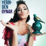 Özge Borak Instagram - Sekiz yaşındayken başladı serüvenim. Oniki yaşından beri de sahnedeyim. Mesleği, işi olan nadir şanslılardanım. Severek desem az kalır, aşkla çıkıyorum sahneye. Bunu ancak o tozu yutmuş olan anlar. Meslektaşlarım günümüz kutlu olsun. Derdimizi de neş’emizi de özgürce anlatmaya devam.. ❤️🎭 #dünyatiyatrogünü #worldtheatreday