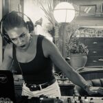 Özge Borak Instagram - Sevdim bu işi 🖤💻🎧🎚️🪩 #dj #celticirishpubistanbul