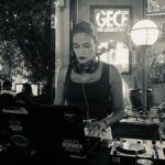 Özge Borak Instagram - Sevdim bu işi 🖤💻🎧🎚️🪩 #dj #celticirishpubistanbul