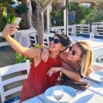 Özge Özberk Instagram - #kızkardeşlik💙 #sisterhood 🦋 #selimiye #marmaris 💦💦💦