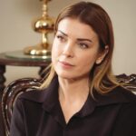 Özge Özberk Instagram - Geldik bir maceranın daha sonuna.. 🥺 Güzeldik, iyiydik de işte.. bazen öyle.. Emeği geçen herkese sonsuz ❤️❤️❤️ @pastelfilmtv @efeirvul ❤️ başta olmak üzere @perihansavass ❤️ @hazalsubasii ❤️ @bademcisalih ❤️ @cicekdilligil ❤️ @mselifdogan ❤️ @merveengin ❤️ yaşasın kızlar iyikimmmsiniiiz 😂❤️❤️ Salih arada kaynadın ama olsun 😘😘 @kursatdem1r @teoman.kumbaracibasi seni de unutmadık son düzlükte 🥂🥂 #DilekTaşı bu akşam #Final @kanald ❤️