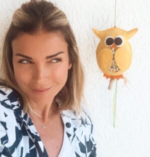 Özge Özberk Instagram - Çünkü önemli olan hayata baykuş açınızdır.. 🦉 #iyigünner 🌺 #summervibes 💦