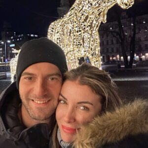 Özge Özberk Instagram - Cheers to the 1th year 🧡💫🧿