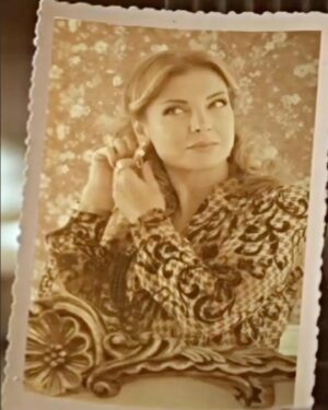 Özge Özberk Instagram - Rüçhan Rona 💎 Seni oynamak bir şölen 🥂
#DilekTaşı için son 2 gün 💫 7 Eylül Perşembe @kanald 🌟 @pastelfilmtv @efeirvul @ltndnmz @dilektasitvdizisi ❤️