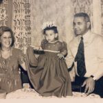 Özlem Tokaslan Instagram - Rüya.. Annem, babam ve ben♥️ (1974’İzmir) Dream… My mother, my father and me..