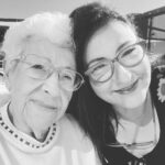 Özlem Tokaslan Instagram - Anneler Günümüz kutlu olsun.Depremde kaybettiğimiz nice analarımızın ruhuna sevgi ve saygıyla..Evlatlarına sabır ve güç diliyorum. Aydınlık ve güzel yarınlara..Anadolu gibi güzel yarınlara…