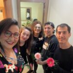 Özlem Tokaslan Instagram - “27 Mart Kulis Hatırası” @sahnebazende olarak sahnedeydik “AT” adlı kukla oyunumuzla. Ne mutlu bize ve maşallah bize.Şahane ekibimle gurur duyuyorum.Nicelerine.. Aramızda olmayan yaratıcı ekibimize de buradan selam olsun♥️Özel Tük Koleji’ne, emeği geçen tüm kıymetli hanımefendilere ve beyefendilere, Özel Tük Koleji’nin sevgili öğrencilerine, yani seyircimize çok teşekkür ederiz.Böylesi köklü ve şahane bir eğitim kurumunda sahne almaktan onur ve mutluluk duyduk. #27martdünyatiyatrolargünükutluolsun