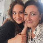 Özlem Tokaslan Instagram - Ana-kız oynamak öyle bir duygu ki..Güzel Selin’im.. @selkahraman @aldatmakdizi #aldatmak #ilknur&zeliş