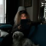 Üzel Kərimova Instagram - Ssenari oxuyarkən insan içində üz cizgilərimi mümkün qədər sabit tutmağa çalışıram :)