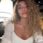 Üzel Kərimova Instagram - ..alım 🤍’ni :)