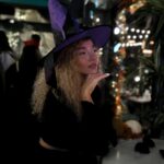 Üzel Kərimova Instagram - Neçə gündür qeyd edib bitirə bilmədik :) #happyhalloween