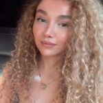 Üzel Kərimova Instagram - Göydəki o tənha ulduz sanki məni andırır.. ✨ Aşiqiyəm bizim musiqilərin 🤍