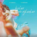 İpek Bilgin Instagram - Kızlar Oğlanlar geri dönüyor. İlk duraklar : Ankara ve Bursa 22 ekim Ankara Panora Sanat Merkezi. 27 Ekim Bursa Akademik Odalar Birliği Sahnesi @crafttiyatro