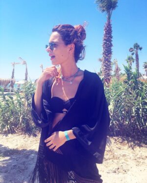 Şafak Pekdemir Instagram - #bakayımyazmıo #ayaklarhalaüşüyor #tbt