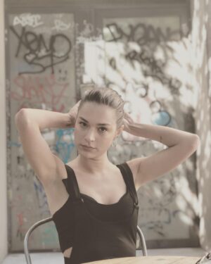 Şafak Pekdemir Instagram - #saçlarıtopladımgrafitilertamamgeliyorum #sevdiğimbikapı