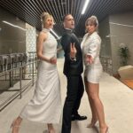 Şebnem Dönmez Instagram - 48 saatliğine Dubai🌴 çok kahkaha .. çok dans.. klüpte dans ederken vuran ayakkabıları çıkarıp Dubai sokaklarında çıplak ayak salınımlar.. enerjimizden ve eğlencemizden nasibini almak için yolu uzatan taksi şöförleri.. nefis karşılaşmalar..nefis yemekler.. nefis tanışmalar.. @tgrltlk sana bayılıyorum. Seninle dünyanın öbür ucuna giderim. Bir de sayende @zeynepozneseli geldi. İyi ki geldi be ! Oh be! Emeği geçen, sebep olan herkese ve canım @irem_dubai ye çook teşekkür ediyorummm.