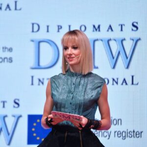 Şebnem Schäfer Instagram - "DMW - Diplomats İnternational"
Avrupa Birliği ve Birleşmiş Milletler Diplomatlar Birliği Toplantısı