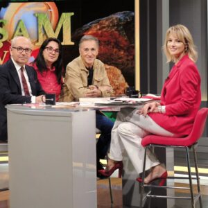Şebnem Schäfer Instagram - Bu Cumartesi saat 16:45 te @yasamvemaden @bloomberghttv de

@cimcimemedya @incikaraman71 @ymgv1986 @tmd.1948 @yalcinozdenofficial