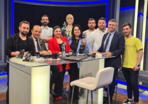 Şebnem Schäfer Instagram - Bu Cumartesi saat 16:00 da @yasamvemaden @bloomberghttv de
@incikaraman71 @cimcimemedya @cilemdumanofficiall @ymgv1986 @gazetecirahim