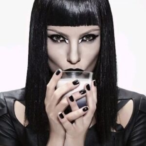 Şebnem Schäfer Instagram - Who's that girl? 🖤🤍