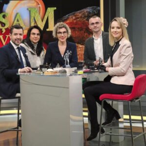 Şebnem Schäfer Instagram - Bu Cumartesi saat 16:45 te @yasamvemaden @bloomberghttv 
📸@tuncertuncofficial
@imib_ins @rustem.cetinkaya.rc @dyt.denizsafak @cevretv @incikaraman71 @cimcimemedya @ymgv1986