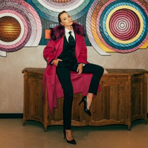 Şebnem Schäfer Instagram - 🩷💙
Coat: @berkandesign
Styling: @gozde_hilall 
Make-up & hair: @onurmarangoz 
Photo: @srcmedialab