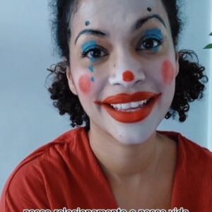 Cíntia Raquel Instagram - Tem que acabar fake coach que faz vídeo fingindo que tá em podcast e fala bobagem. Esse áudio é real e transformei a revolta em humor...