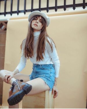 Caitlin Carver Instagram - @leegumbsphotography 🧡✨🌻